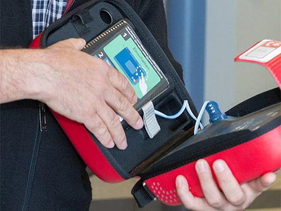 Defibrillator im Notfall